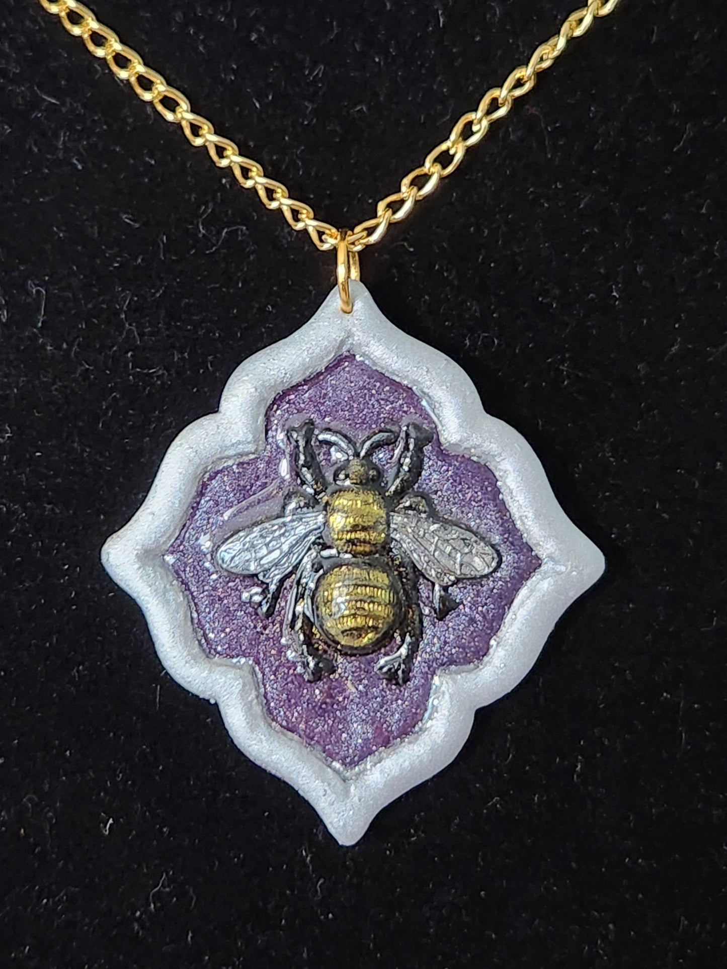 C1: Bee pendant