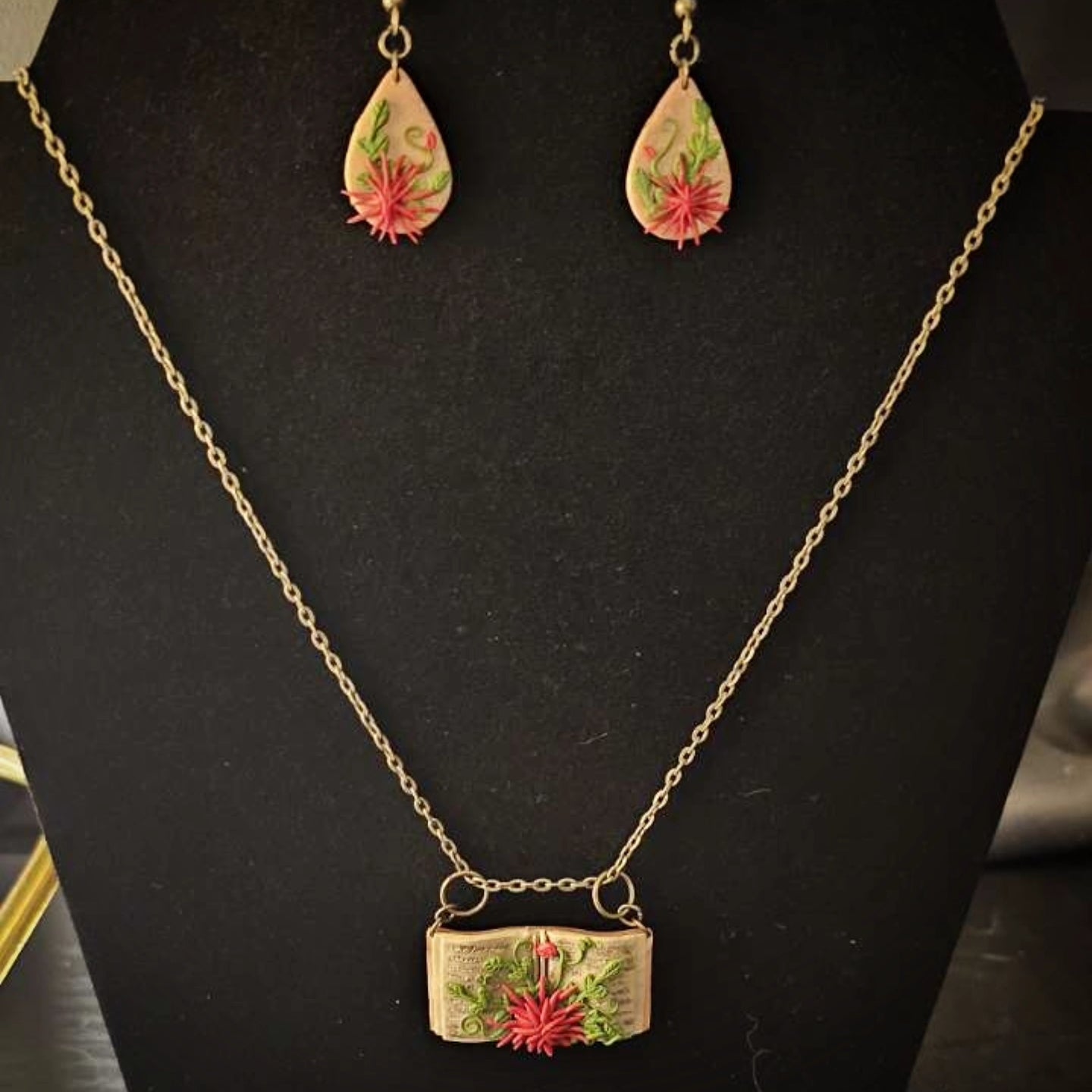 B8: Flower book set (Lehua flower)